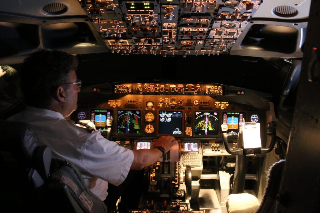 טייס בחברת תעופה, כמו אבא