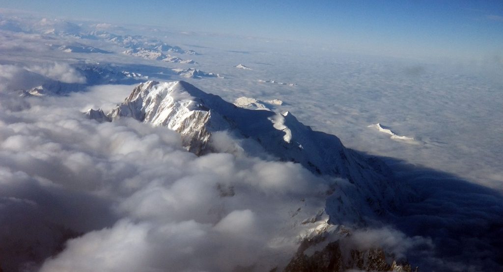 הנוף של המשרד של טייס בחברת תעופה